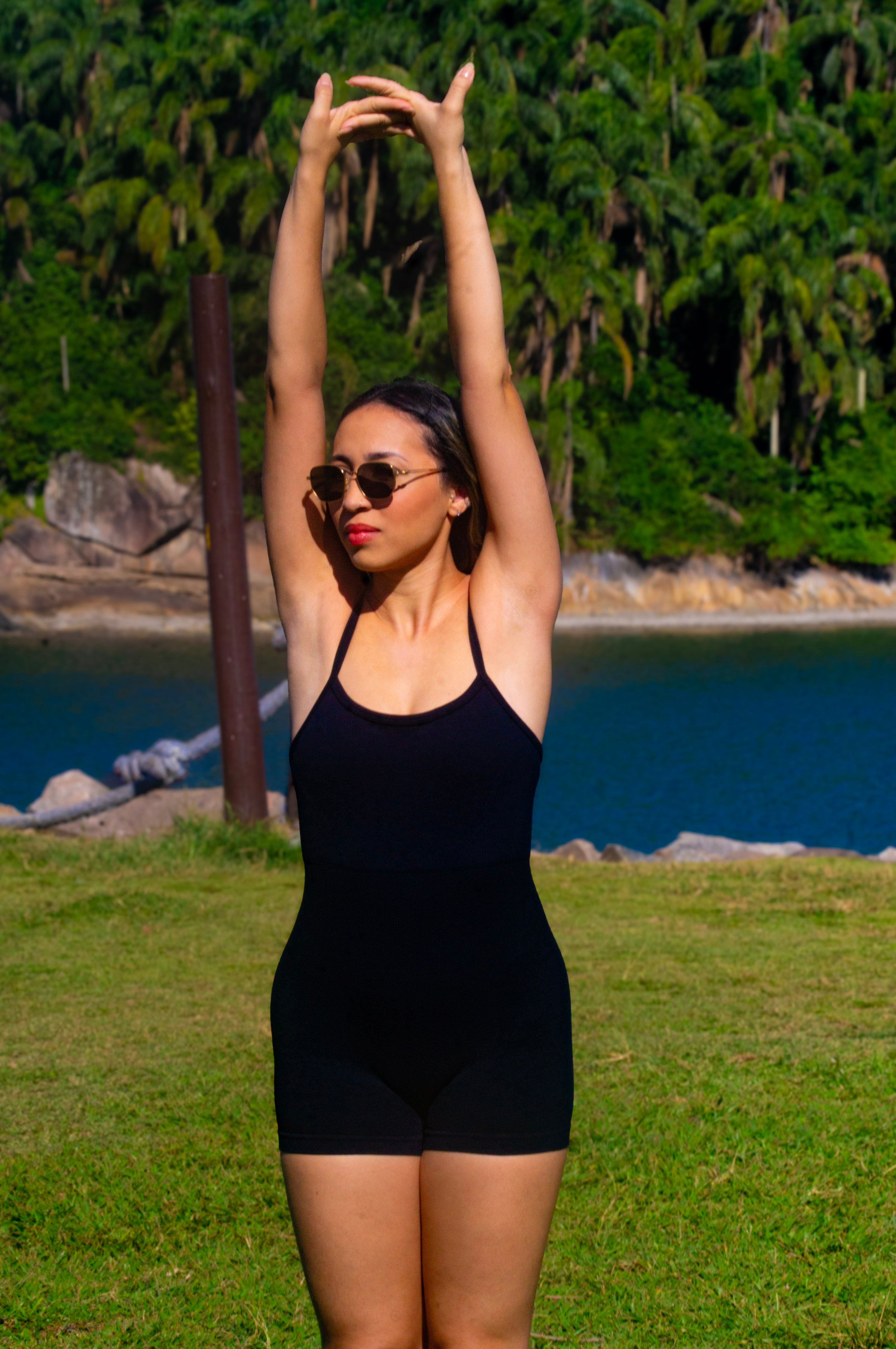 Macaquinho Fitness Glow Power Preto – Trançado nas Costas, Empina Bumbum