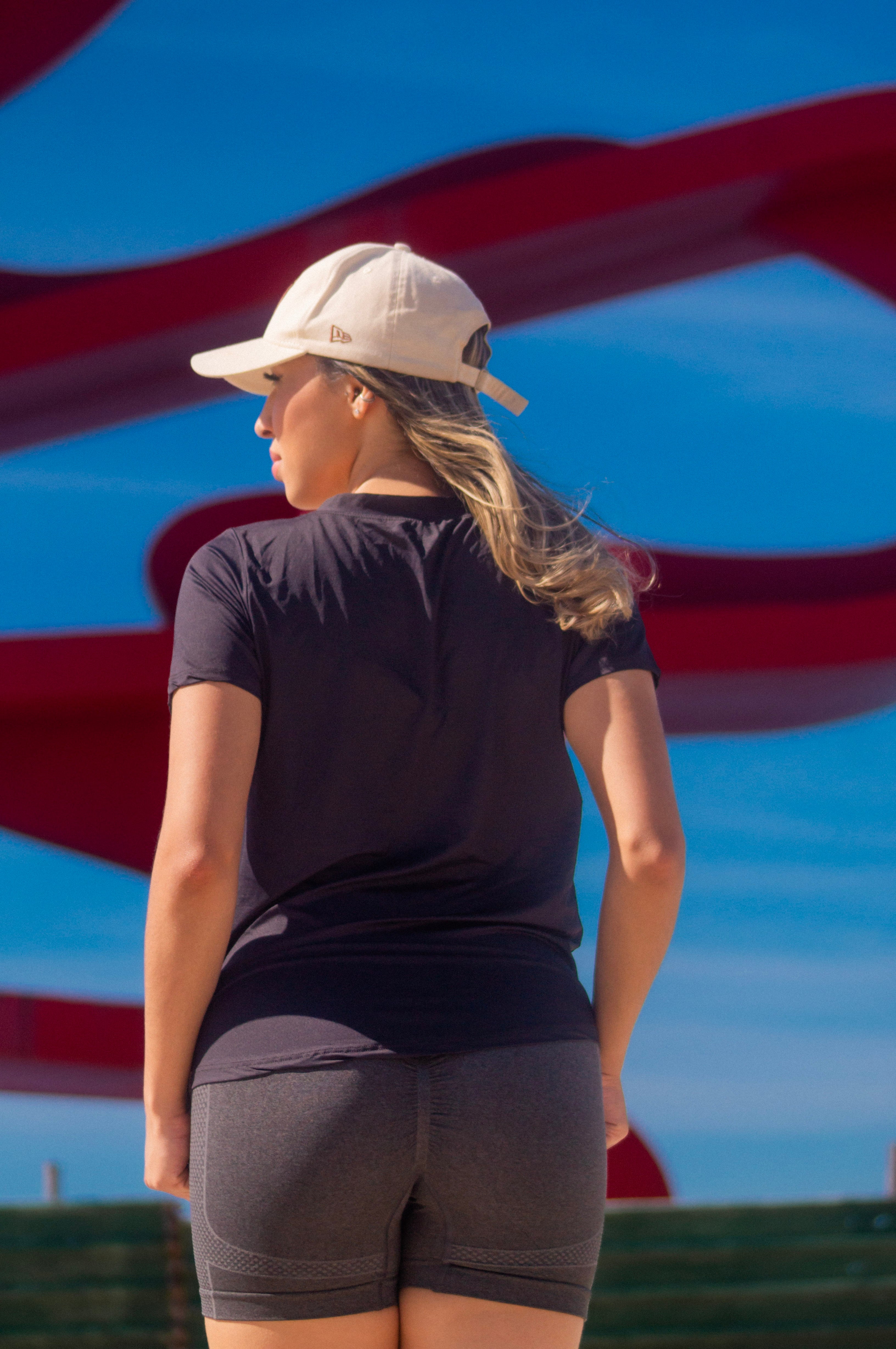 Blusa Fitness Meia Manga Glow Power Preta – Tecido Leve, Respirável e Sem Transparência