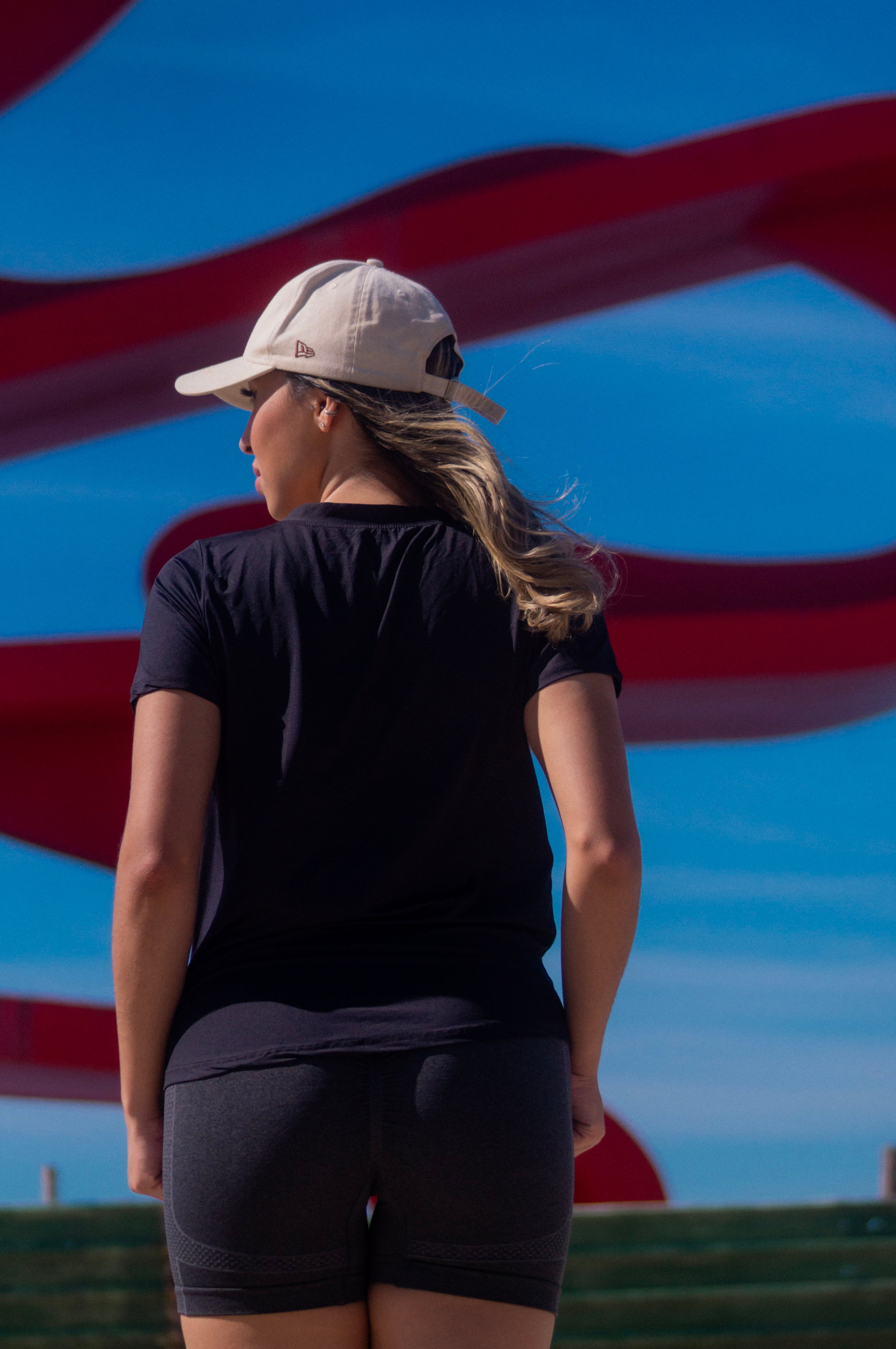 Blusa Fitness Meia Manga Glow Power Preta – Tecido Leve, Respirável e Sem Transparência