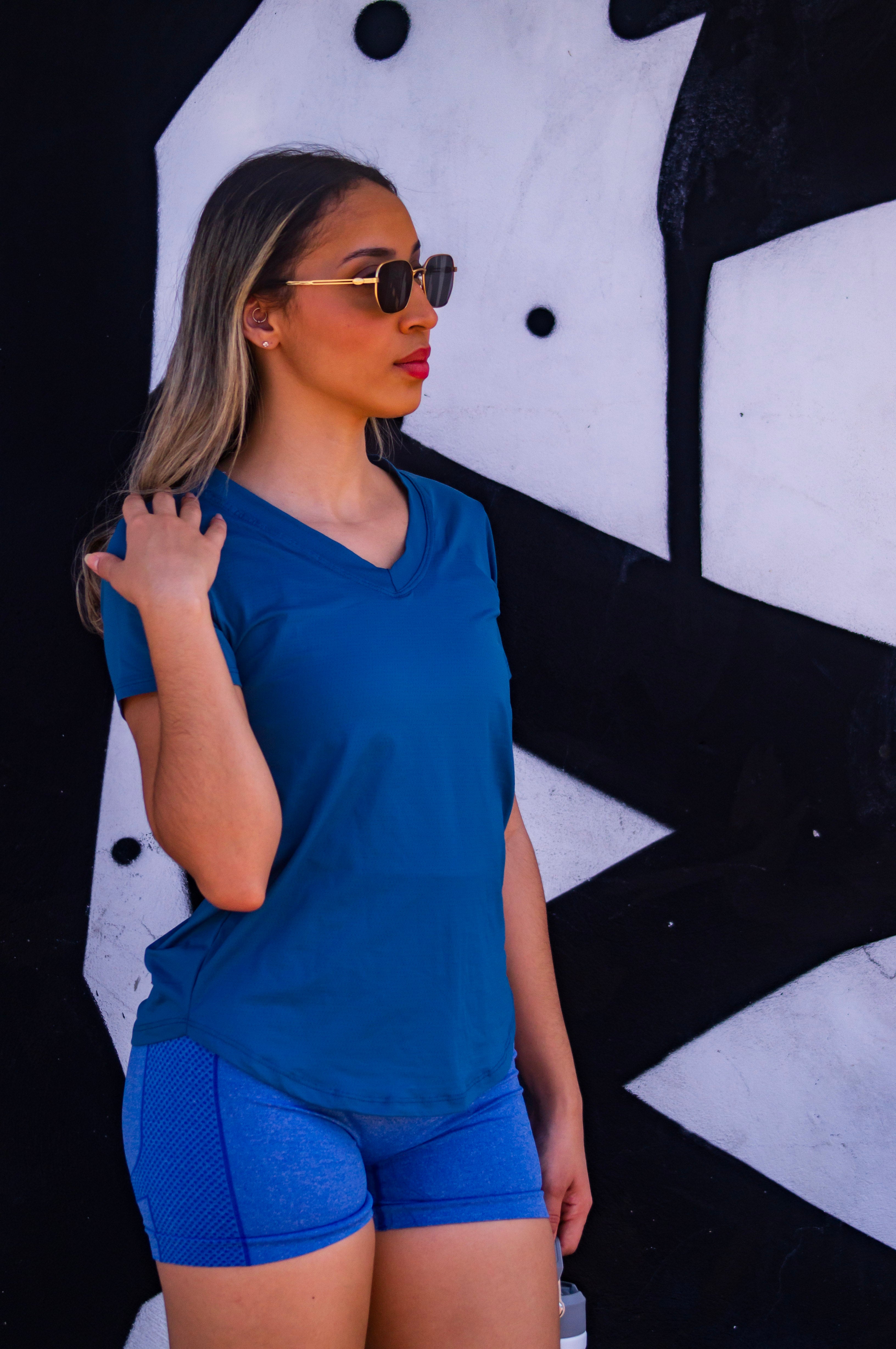Blusa Fitness Meia Manga Glow Power Azul – Tecido Leve, Respirável e Sem Transparência