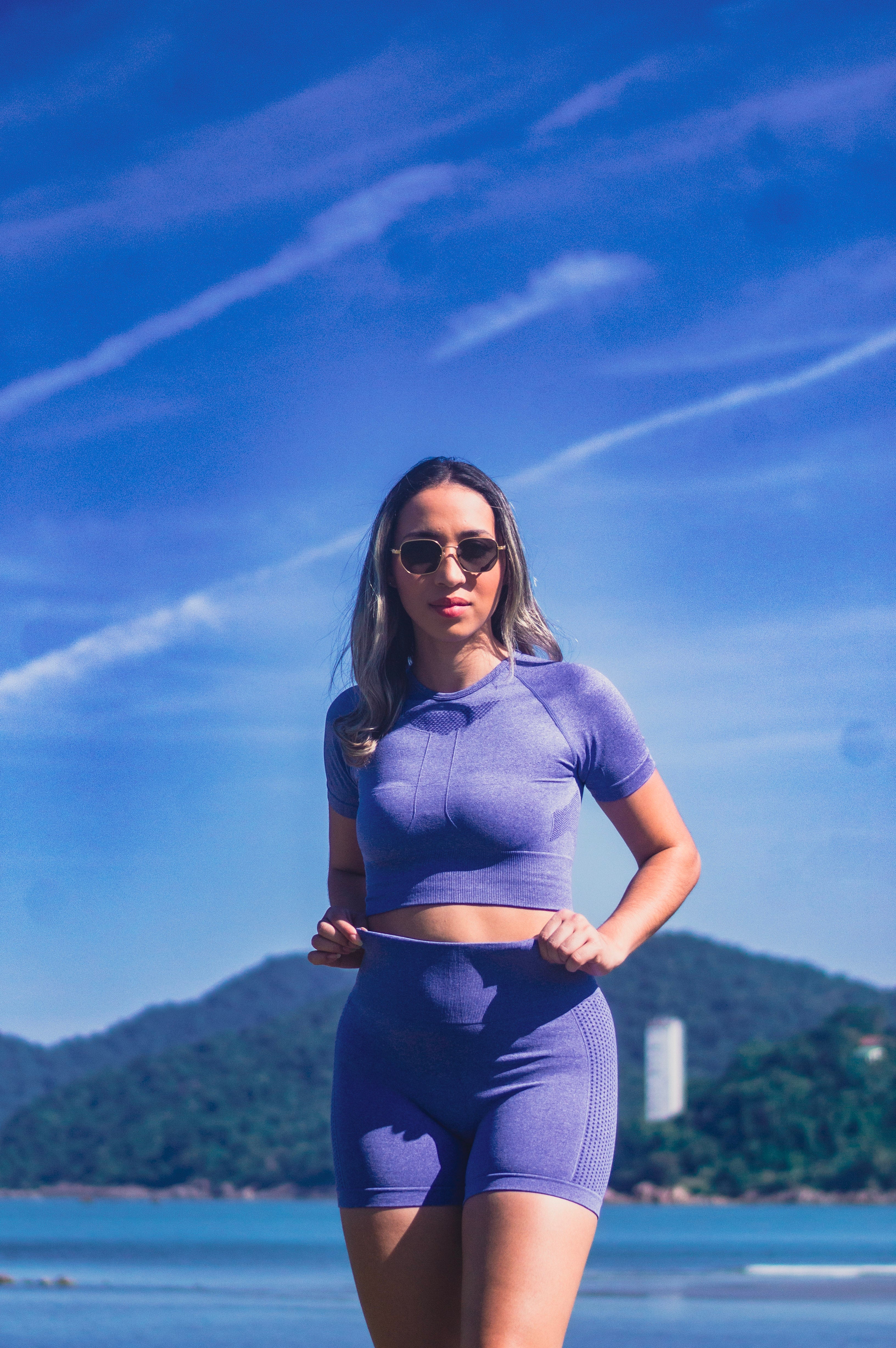 Conjunto Top de Manga com Decote nas Costas e Short Empina Bumbum Azul