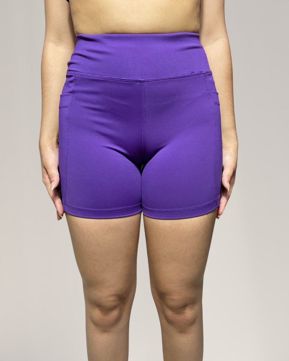 Short Fitness Glow Power Roxo com Bolso – Cós Alto, Compressão e Zero Transparência