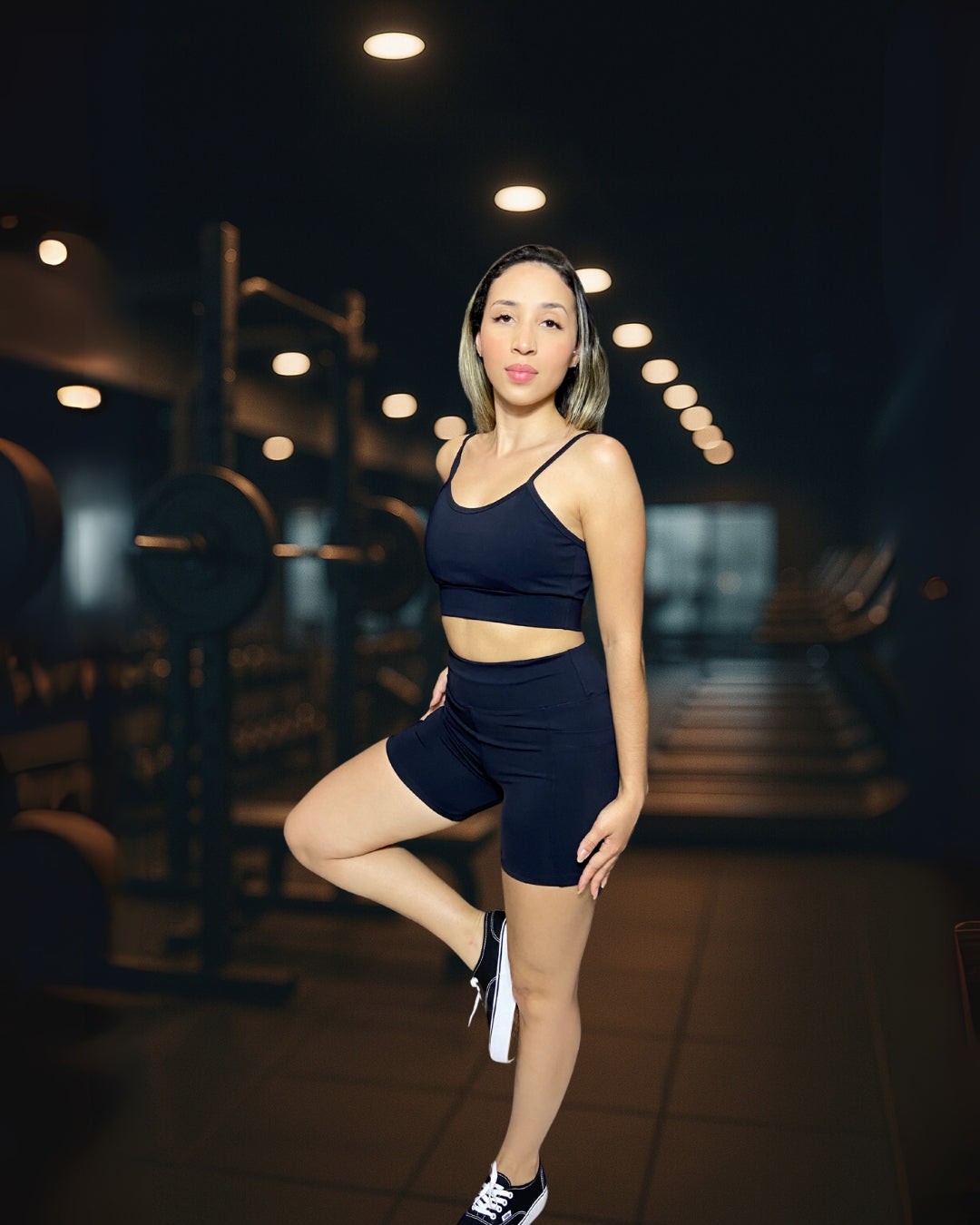 Conjunto Fitness Glow Power Preto – Top e Short com Bolso e Cós Alto