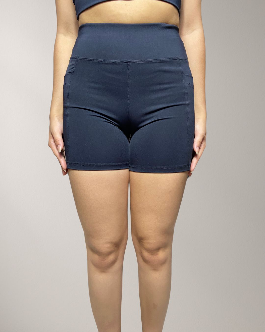 Short Fitness Glow Power Preto com Bolso – Cós Alto e Zero Transparência