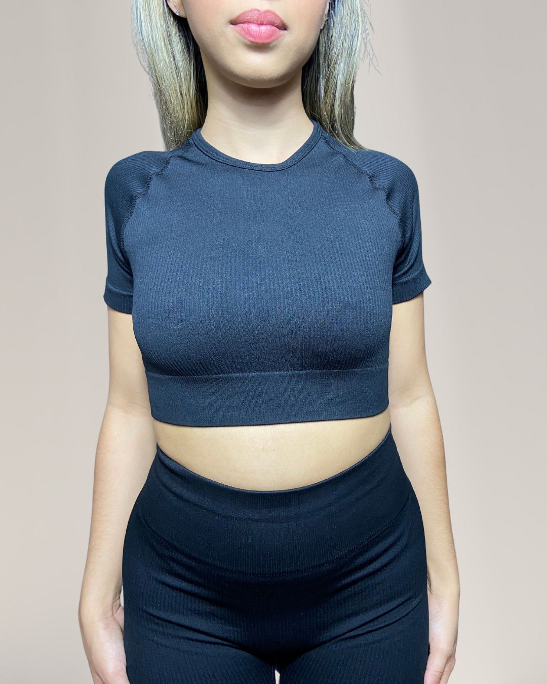 Top Fitness Glow Power Preto Canelado – Com Manguinha e Zero Transparência