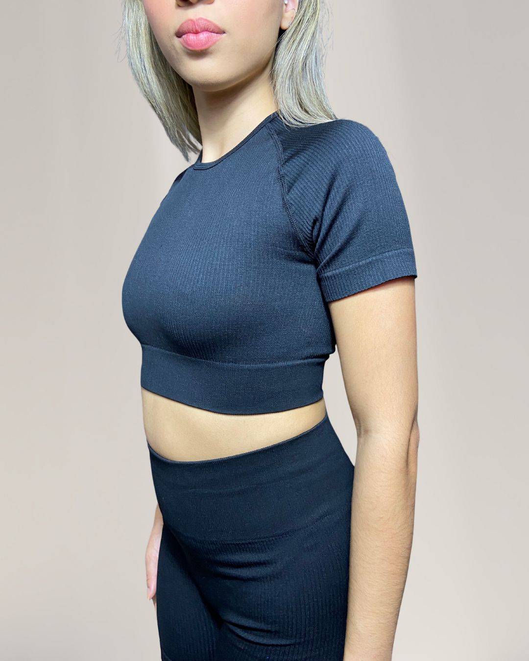 Top Fitness Glow Power Preto Canelado – Com Manguinha e Zero Transparência