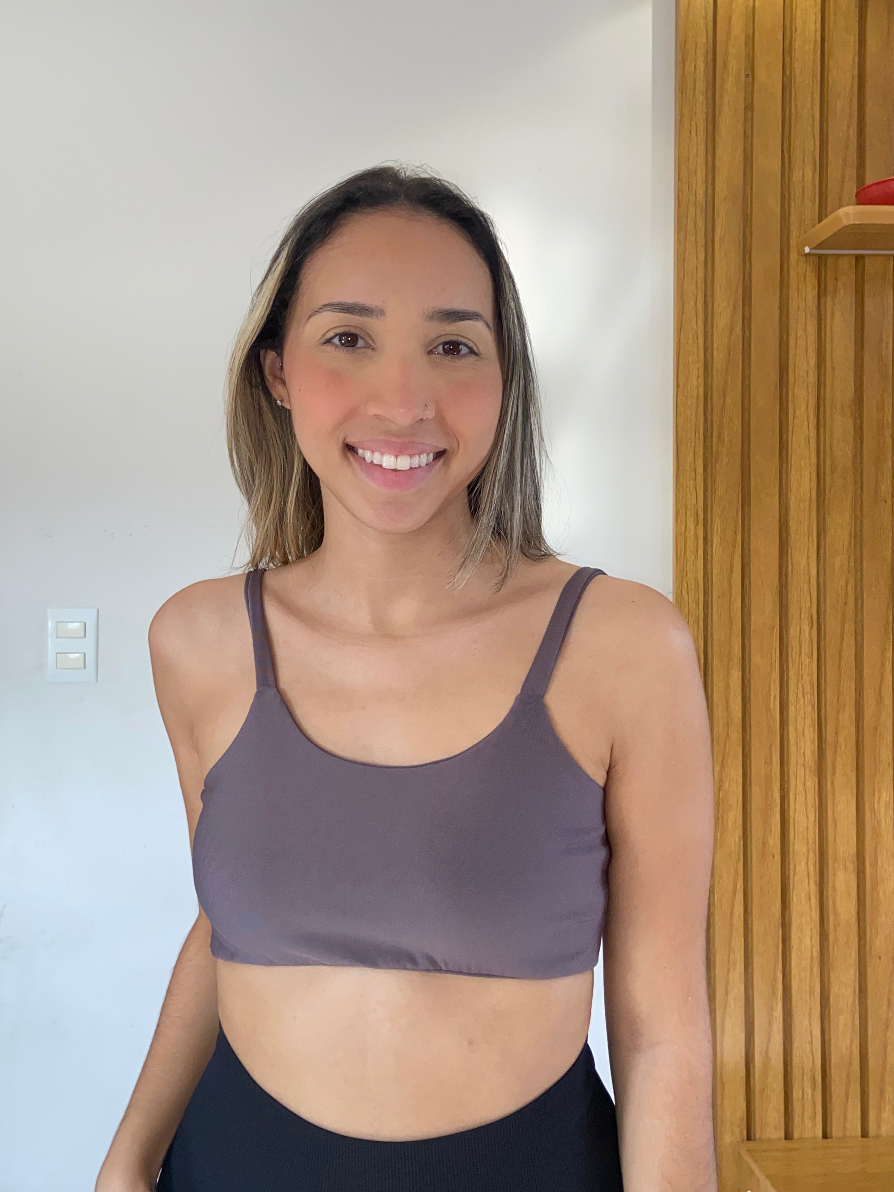 Top Fitness Glow Power Cinza – Decote nas Costas