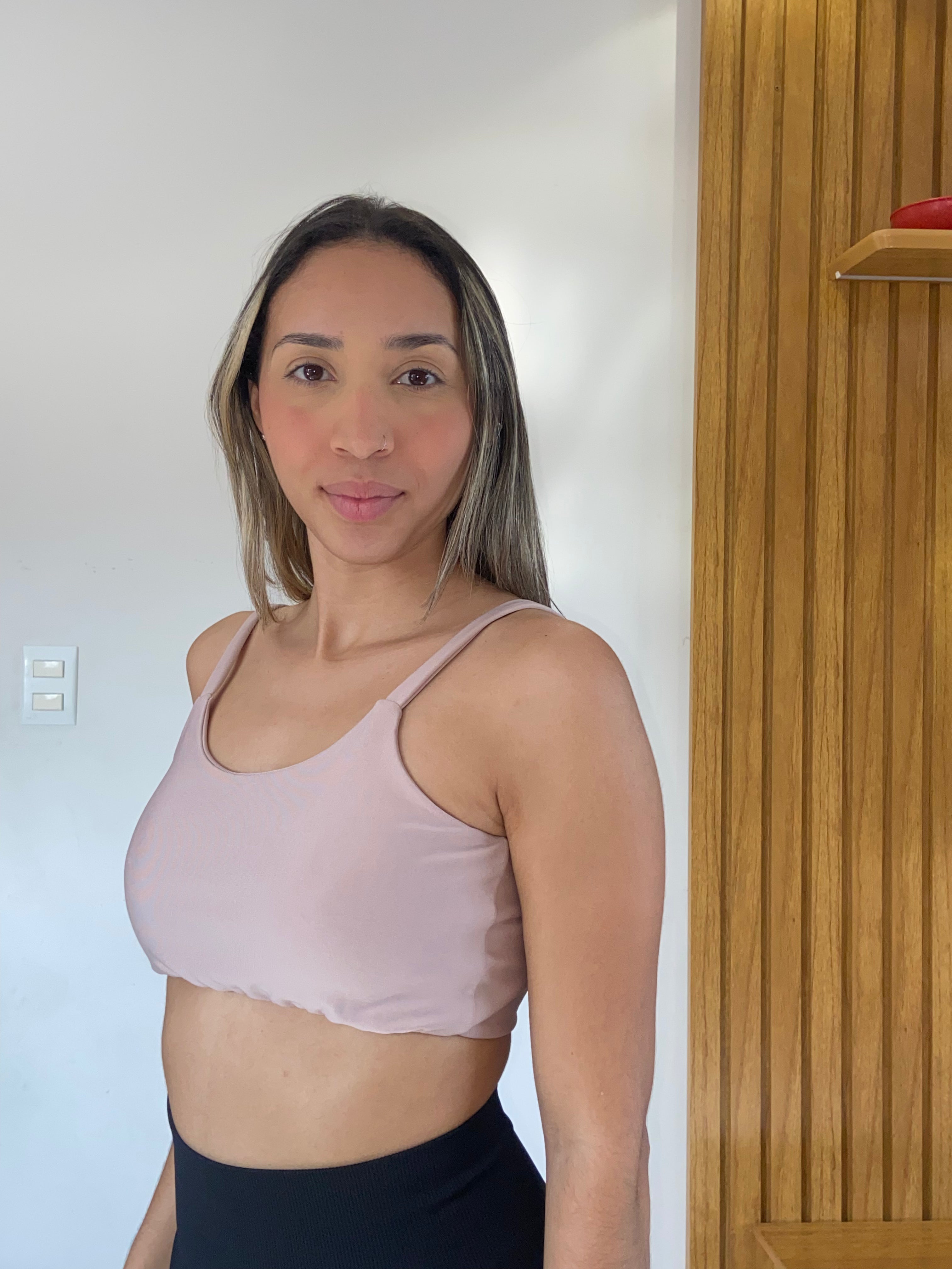 Top Feminino Fitness Glow Power Bege – Decote nas Costas