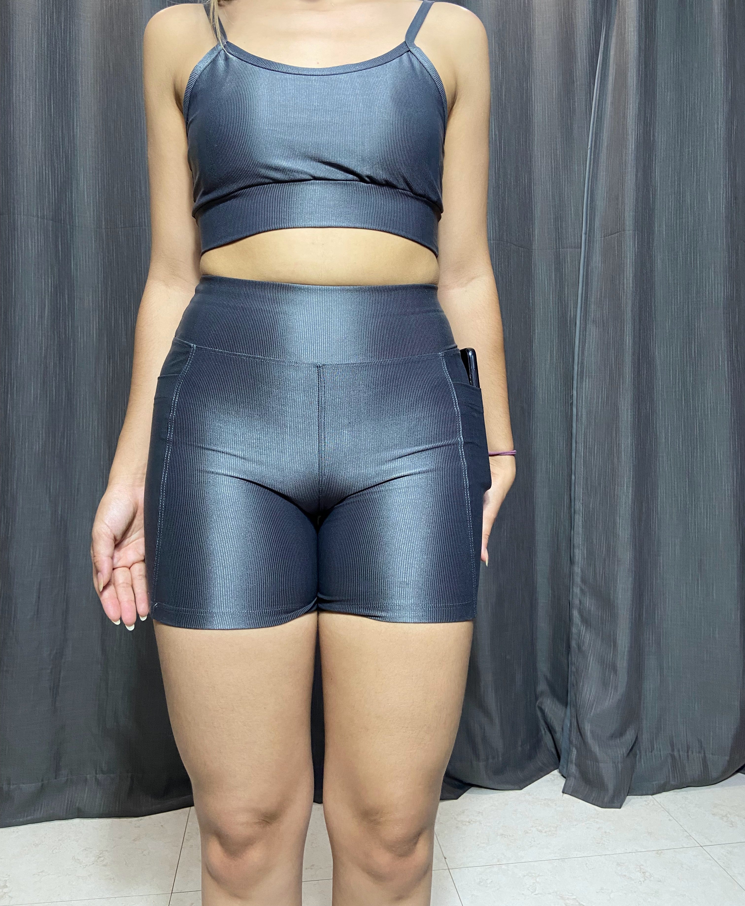 Short Fitness Canelado Glow Power Cinza – Cós Alto, Bolsos Laterais, Sem Transparência