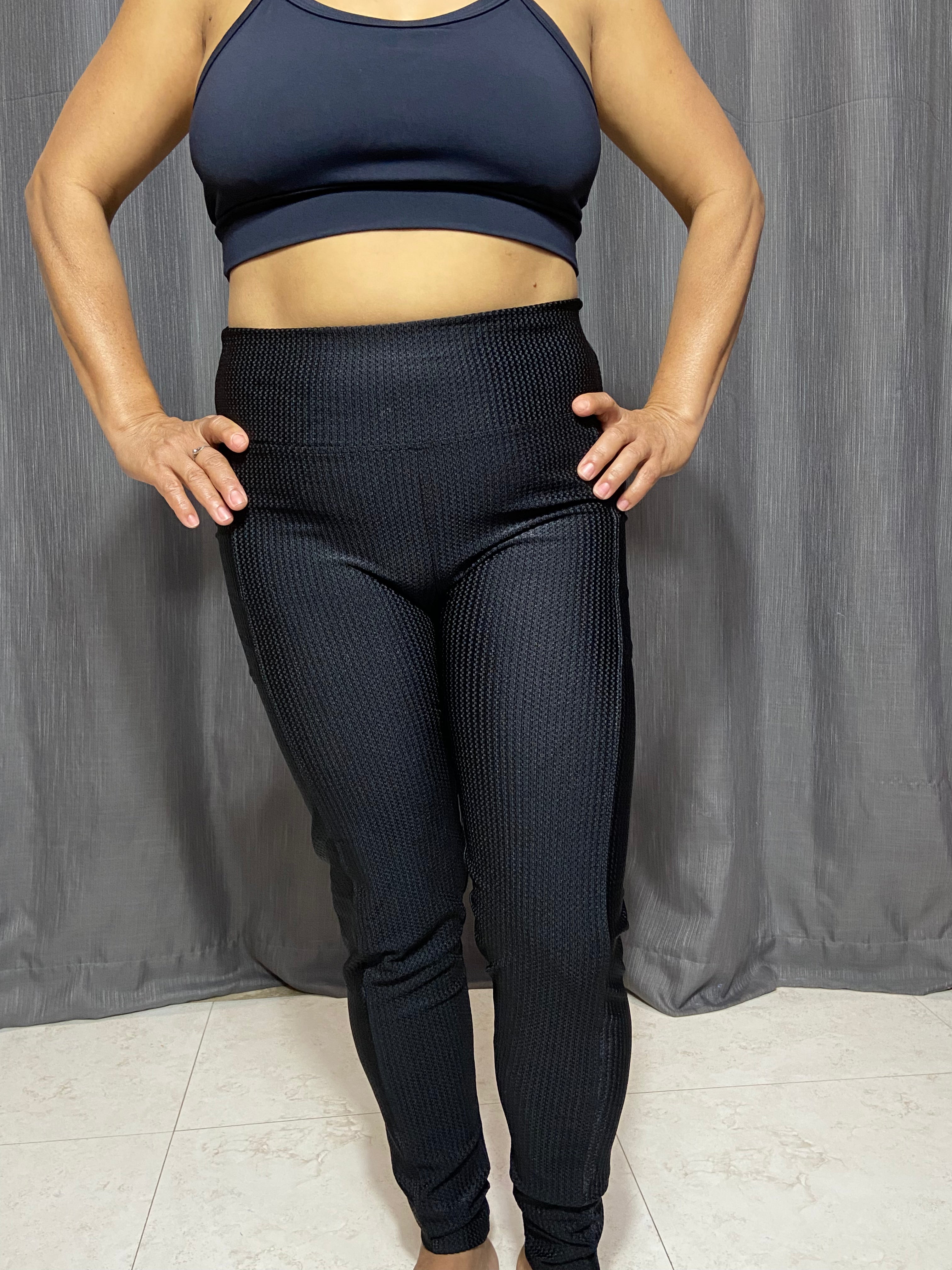 Calça Fitness Glow Power Preta Texturizada – Cós Alto com Bolsos Laterais e Zero Transparência