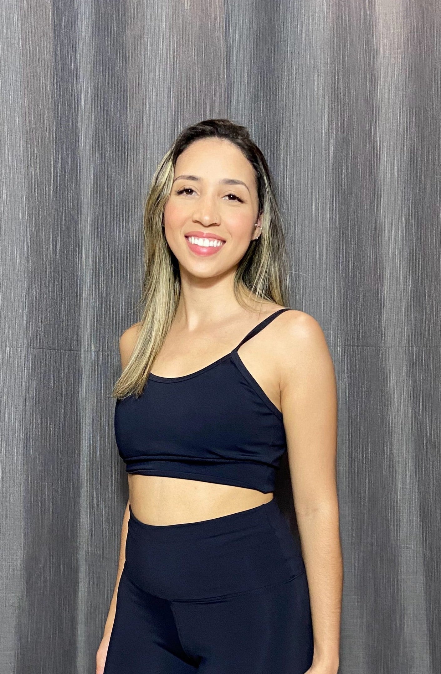 Top Fitness Glow Power Preto – Alça Fina e Zero Transparência