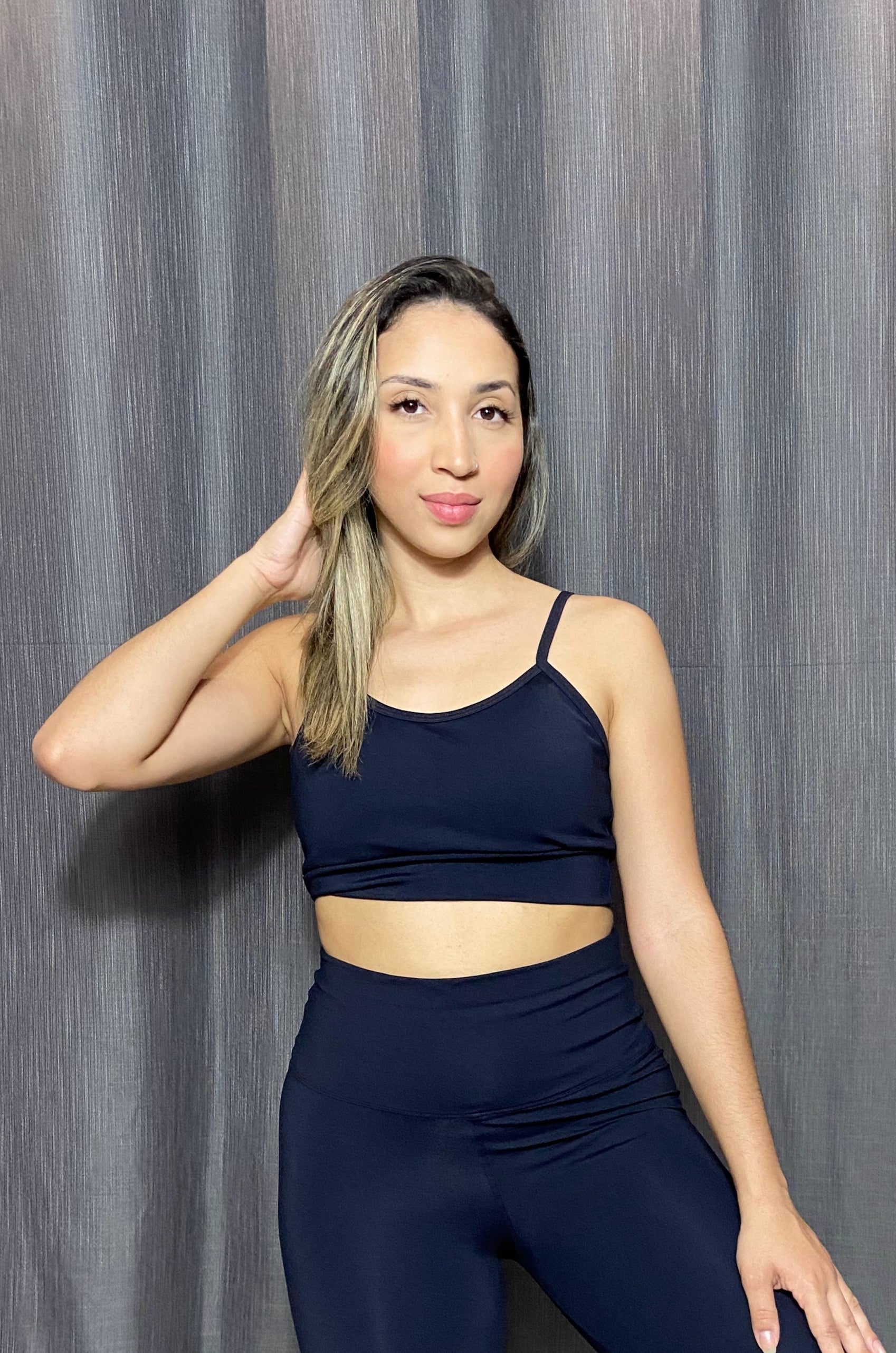 Top Fitness Glow Power Preto – Alça Fina e Zero Transparência