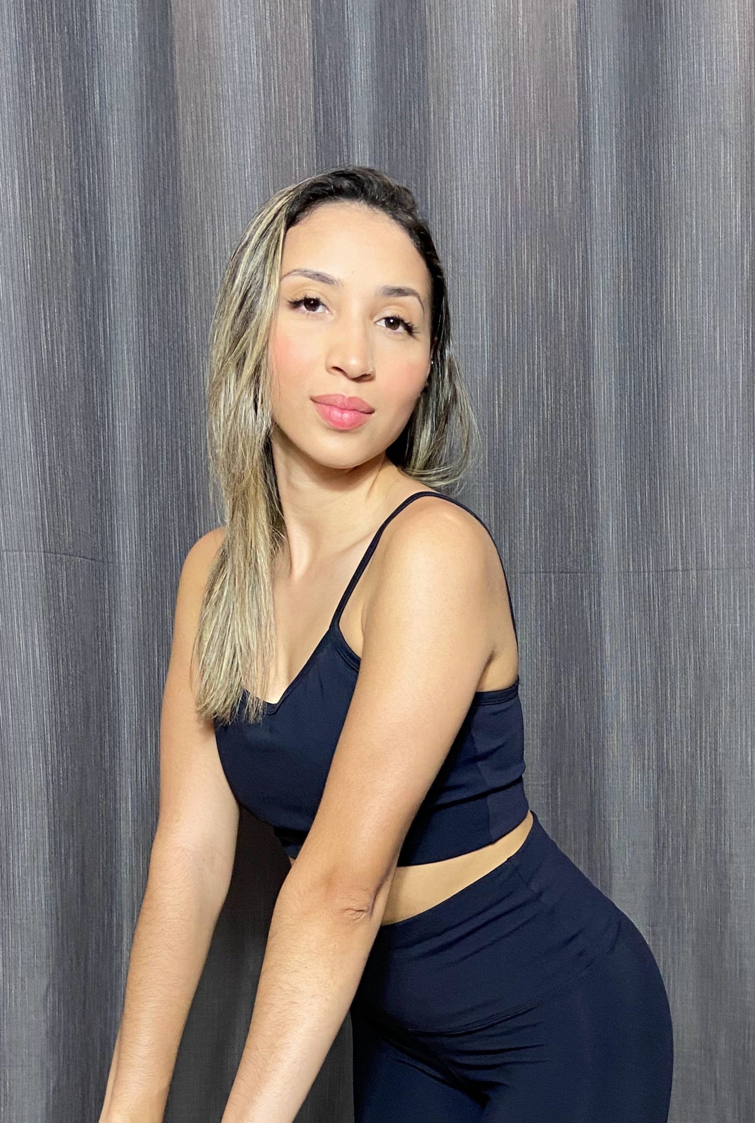 Top Fitness Glow Power Preto – Alça Fina e Zero Transparência