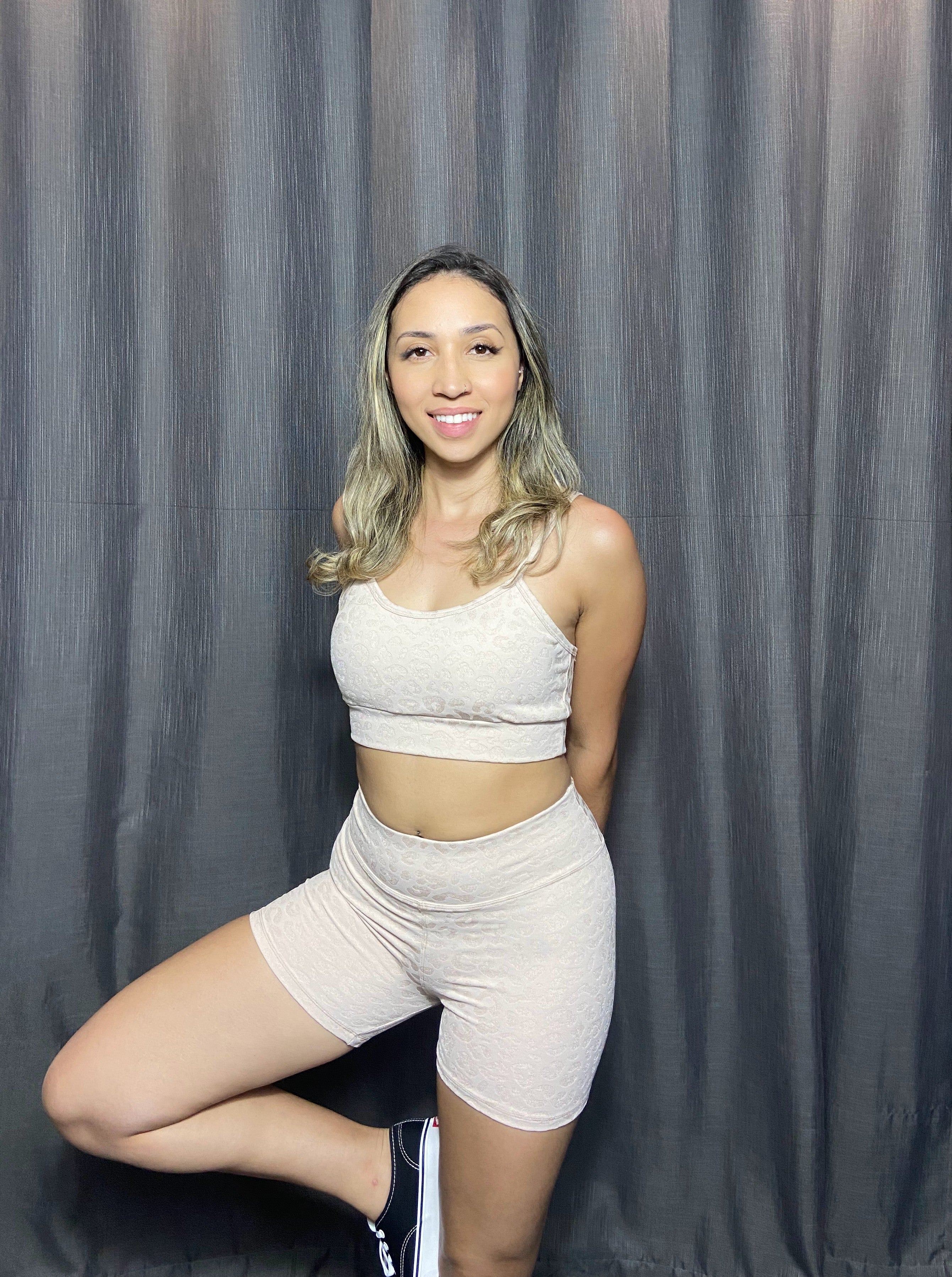 Conjunto Fitness Glow Power Onça Bege – Top e Short Zero Transparência