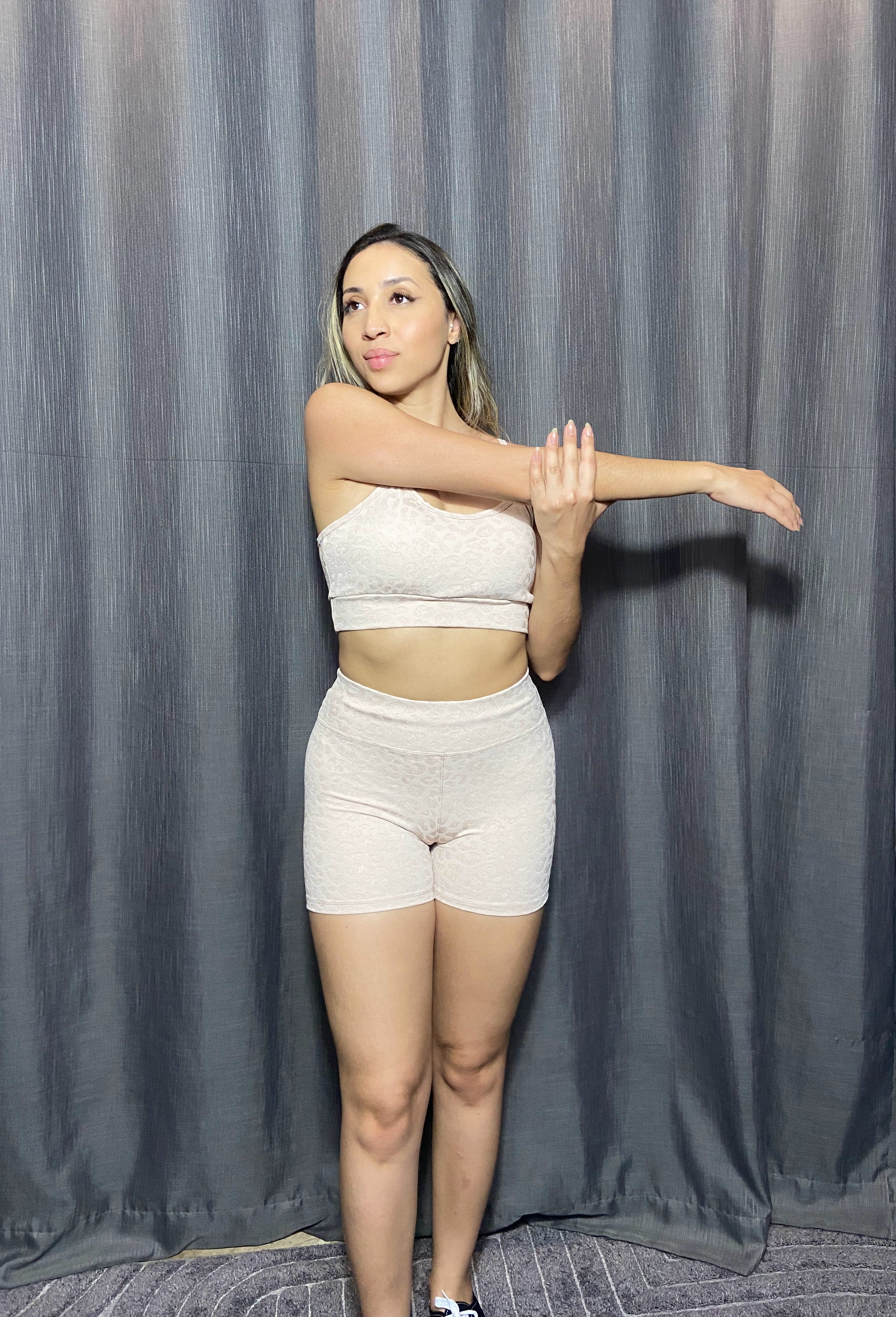 Conjunto Fitness Glow Power Onça Bege – Top e Short Zero Transparência